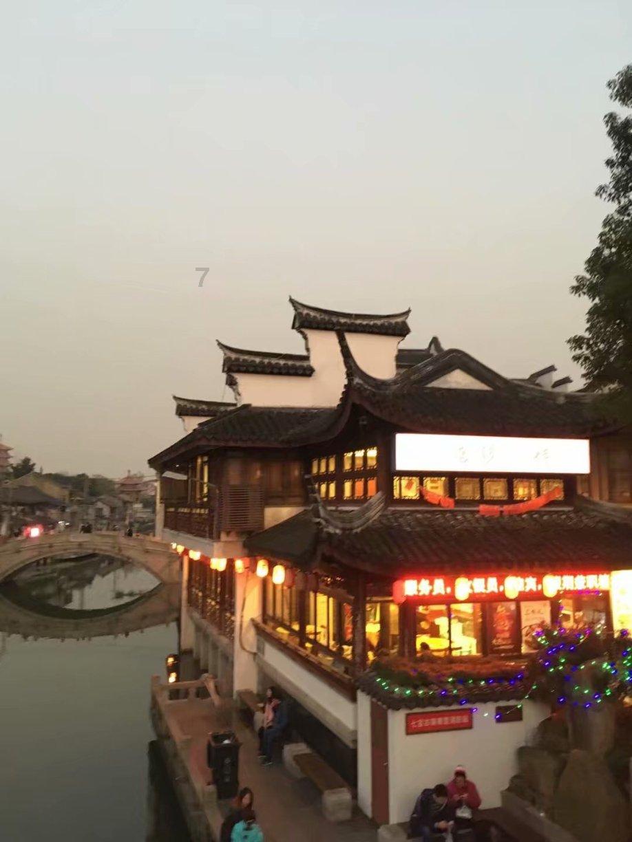 逃出白海豹洞